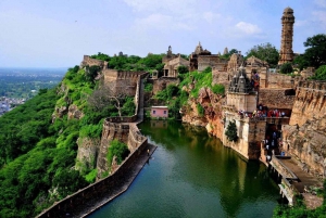 Udaipur: Chittorgarh sightseeing Tour by Car - All Inclusive
