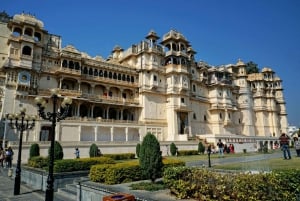 From Udaipur: Udaipur Day Tour with private Guide