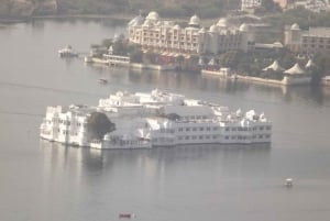 Udaipur: City Palace & Garden of Maidens Private Guided Tour