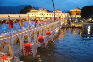 Udaipur: City Palace Museum Tour and Lake Pichola Boat Tour