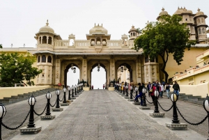 Udaipur: City Palace of Udaipur tur med guide