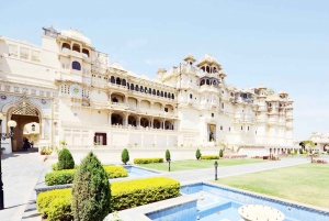 Udaipur: City Palace of Udaipur tur med guide