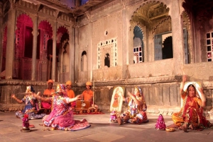 Udaipur: Evening Boat Ride with Puppet Show and Dinner