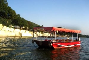 Udaipur: passeio noturno de barco com show de marionetes e jantar