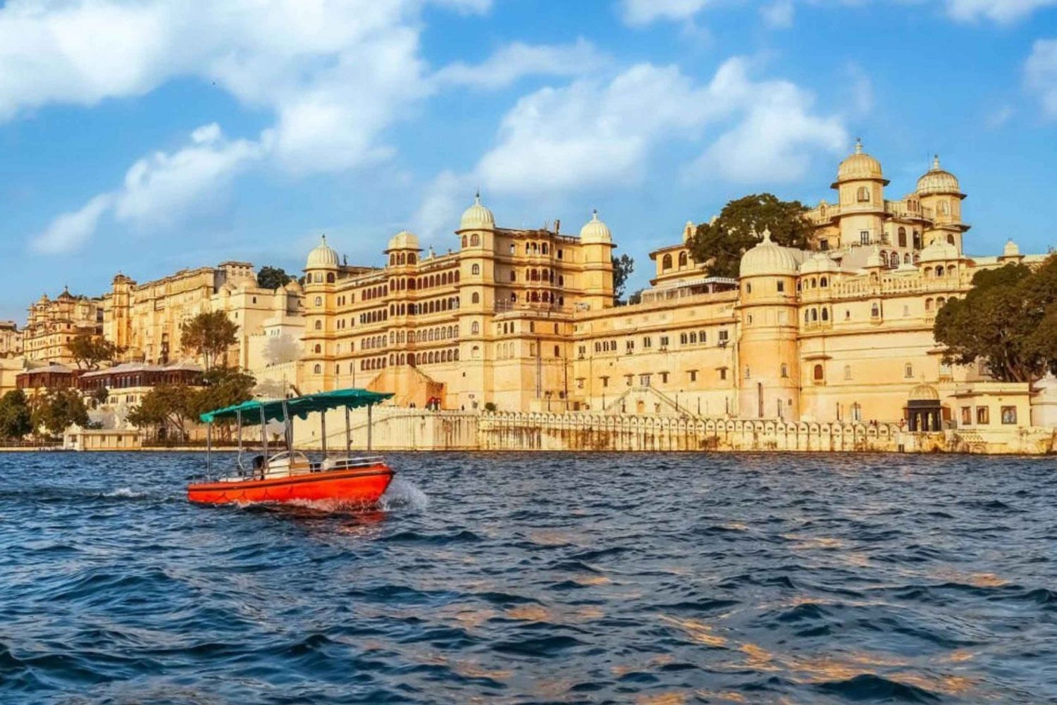 Udaipur : Full Day Private City Tour With Guide and Car