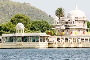 Udaipur: Full-Day Private City Tour with Professional Guide