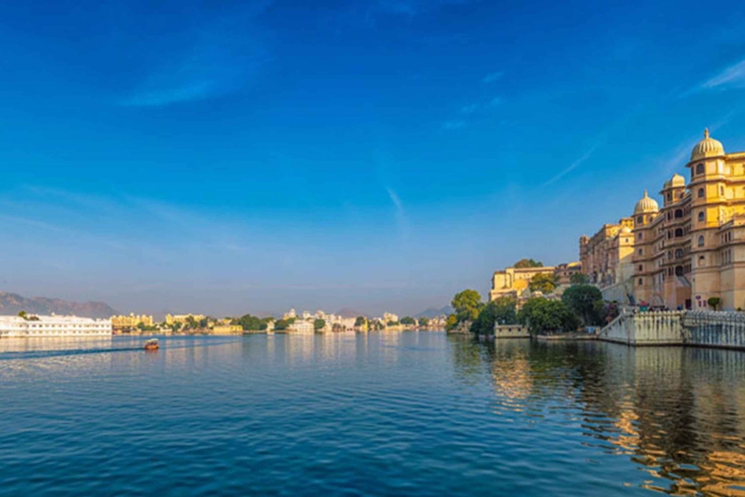 Udaipur Full-Day Private Tour with Boat Ride and Lunch