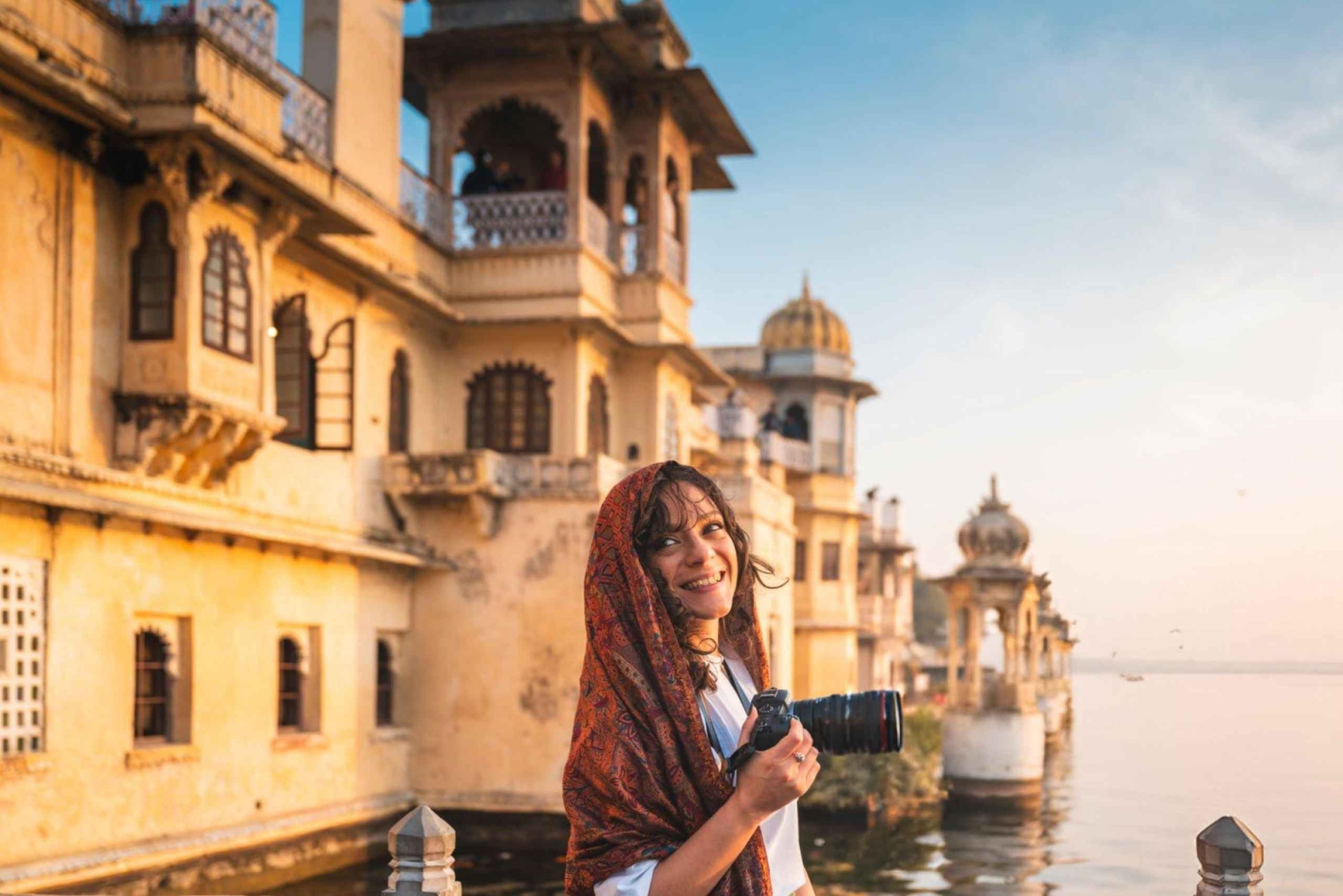 Udaipur: wycieczka piesza z przewodnikiem po ghatach i rejs