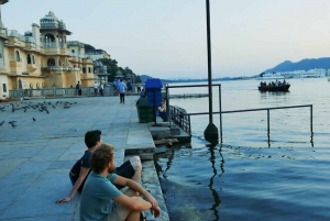 Udaipur: Guided Ghat Tour and Boat Ride