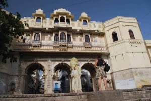 Udaipur: Heritage & Culture Walking Tour with Guide
