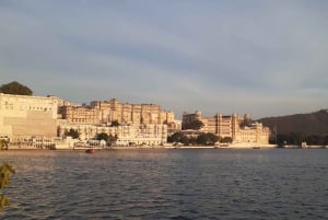 Udaipur Highlights: Private City Sightseeing guided tour