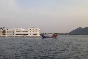 Udaipur Highlights: Private City Sightseeing guided tour