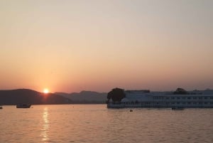 Udaipur Highlights: Private City Sightseeing guided tour