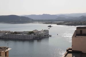 Udaipur: Tuk Tukin kanssa.