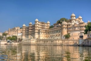 Udaipur : Excursion privée guidée d'une journée à Udaipur et au City Palace