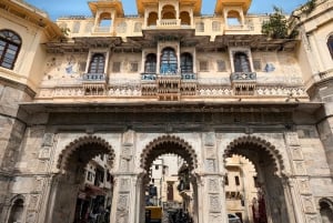 Udaipur: Private Half-Day Tour by Tuk-Tuk or Car