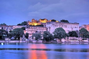 Udaipur: Private Half-Day Tour by Tuk-Tuk or Car