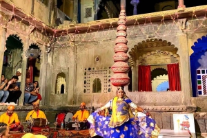 Udaipur: Private Half-Day Tour by Tuk-Tuk or Car