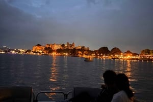Udaipur: Passeio de barco privado e premium no Lago Pichola