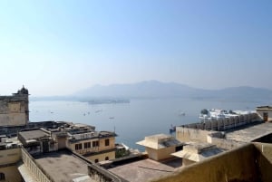 Udaipur: passeio privado pela aldeia de tuk-tuk ou carro