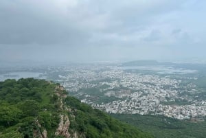 Udaipur: Sajjangarh Monsoon Palace Dagtrip met Tickets