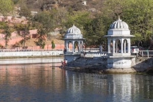 Udaipur Sightseeing Tour in einem privaten Auto