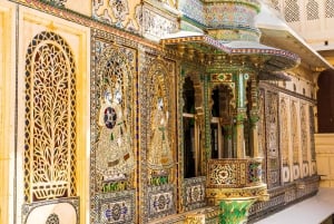 Udaipur Sightseeing Tour in einem privaten Auto
