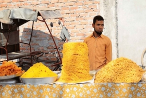 Udaipur: Street Food Crawl (2 Hours Local Food Tasting Tour)