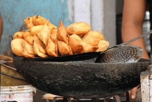 Udaipur: Street Food Crawl (2 Hours Local Food Tasting Tour)