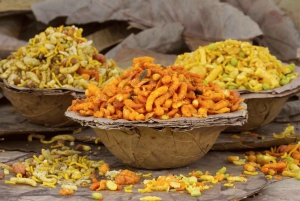 Udaipur: Street Food Crawl (2 Hours Local Food Tasting Tour)