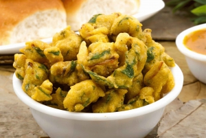 Udaipur: Street Food Crawl (2 Hours Local Food Tasting Tour)