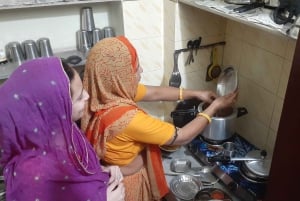 Udaipur: Traditional Cooking Experience at Local Family
