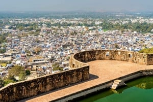 ウダイプールからプシュカル ドロップでチットールガル城塞を訪れます。