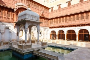 Walk and Explore Old Bikaner City: Guided Tour by Foot