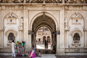 Walk and Explore Old Bikaner City: Guided Tour by Foot
