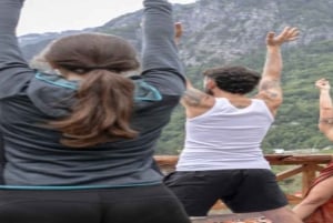 Wellness i kultura dla kobiet: joga, henna i gotowanie w Jaipurze