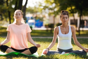 女性のウェルネスと文化：ヨガ、ヘナ、ジャイプル料理をお楽しみください