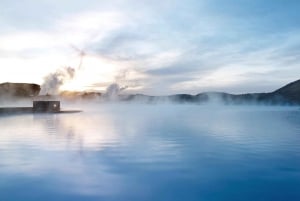 Reykjavik: Inngangsbillett til Den blå lagune inkludert drikke, håndkle og leiremaske