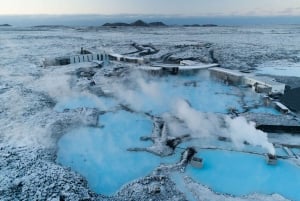 Blue Lagoon: Toegangspakket met drankje, handdoek en masker