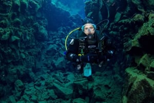 Immersione nella fossa di Silfra nel Parco Nazionale di Thingvellir