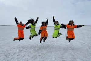 Geysiristä: Langjökullin jäätikön moottorikelkkaseikkailusta