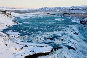 レイキャビク発：4WD プライベート ボルカニック ウェイ ゴールデン サークル