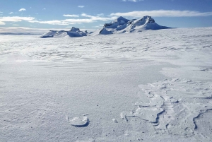 レイキャビク発：4WD プライベート ボルカニック ウェイ ゴールデン サークル