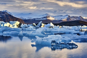 From Reykjavik: Winter 6-Day Small Group Tour of Iceland