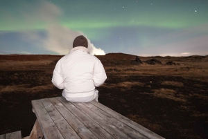 From Reykjavik: Extreme Northern Lights Tour with Dinner