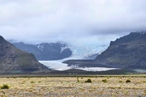 From Reykjavik: Glacier Lagoon and Fjaðrárgjúfur Canyon Tour