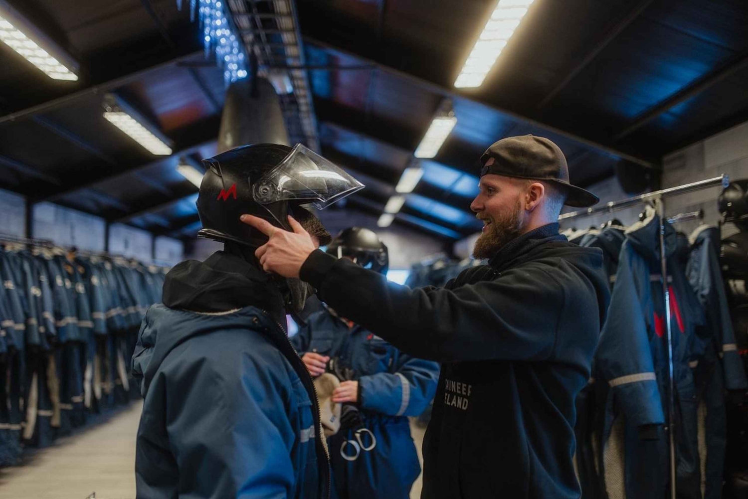 Fra Reykjavik: Golden Circle Super Jeep & Snowmobiling Tour