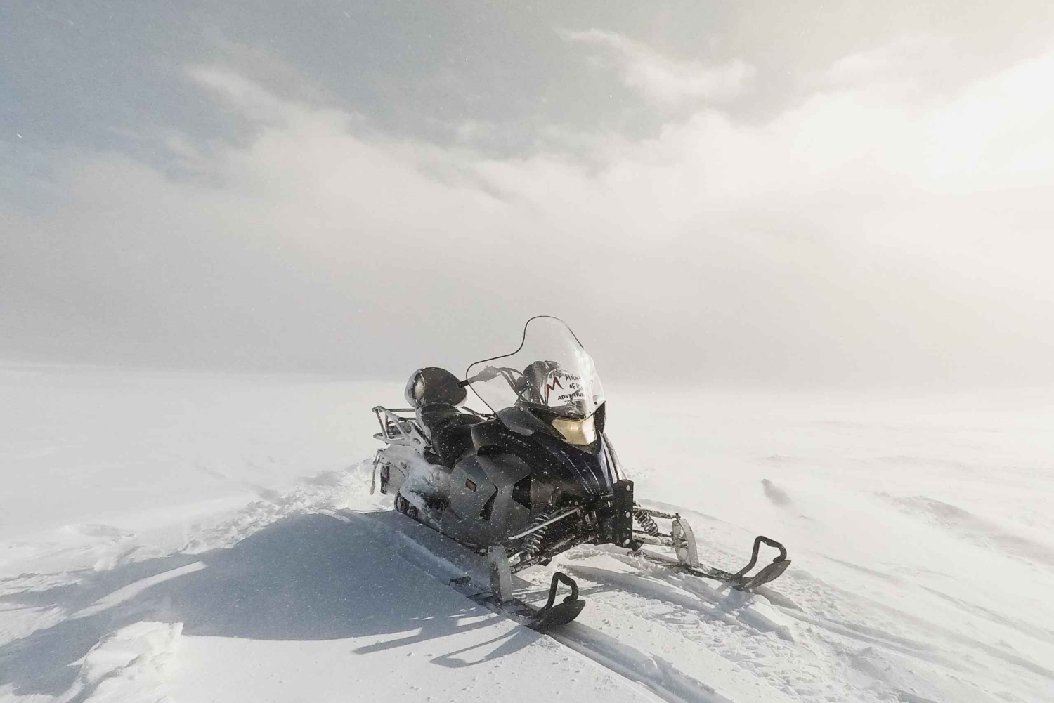 Fra Reykjavik: Golden Circle Super Jeep & Snowmobiling Tour