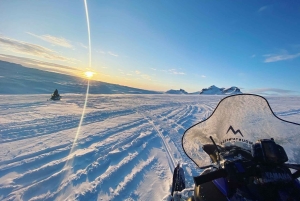 Fra Reykjavik: Golden Circle Super Jeep & Snowmobiling Tour