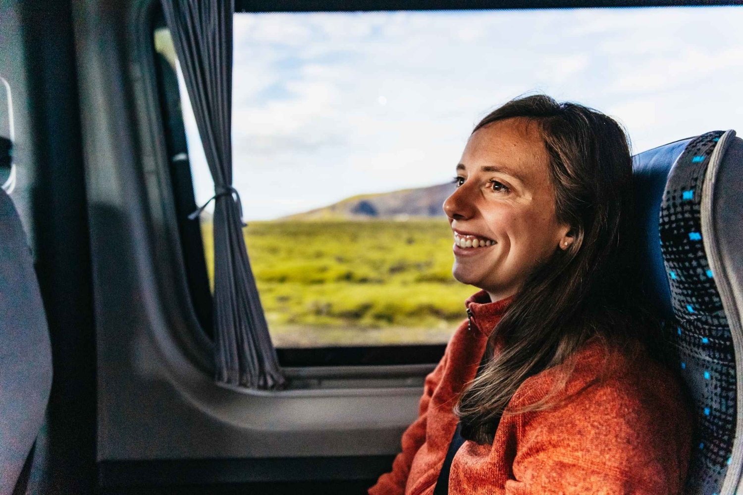 レイキャビク発：ゴールデンサークルツアーとシルフラシュノーケリング